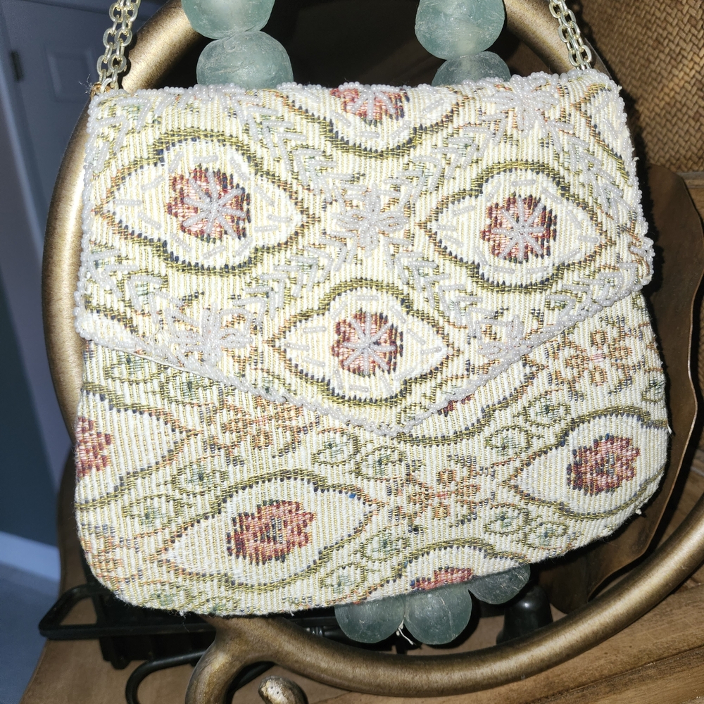 Hand Made Vintage & Elegant Floral Beaded Bag with Gold Chain - Picture 3 of 5